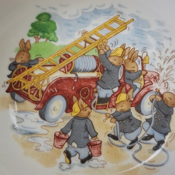 Vintage Bunnykins "Washing The Firetruck "child bowl by Royal Doulton - Picture 2 of 5